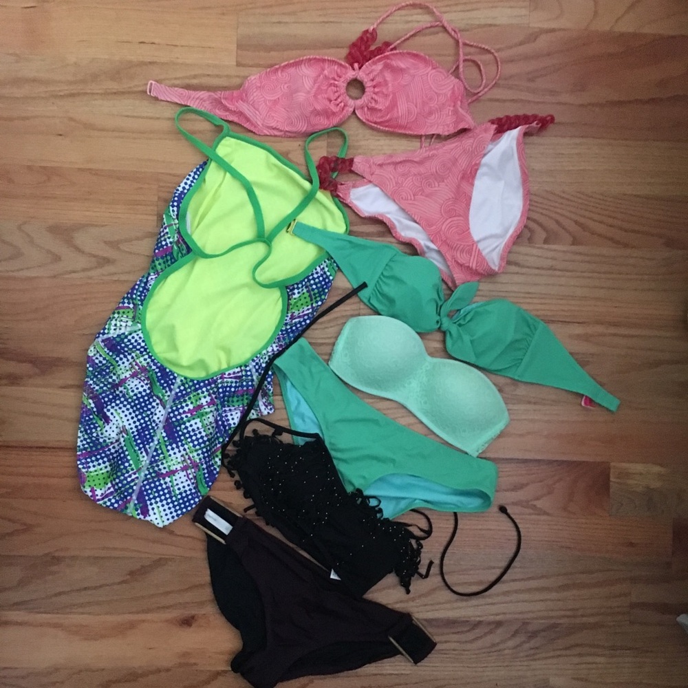 👙🌊 LOT OF 4 SWIMSUITS! One additional strapless!